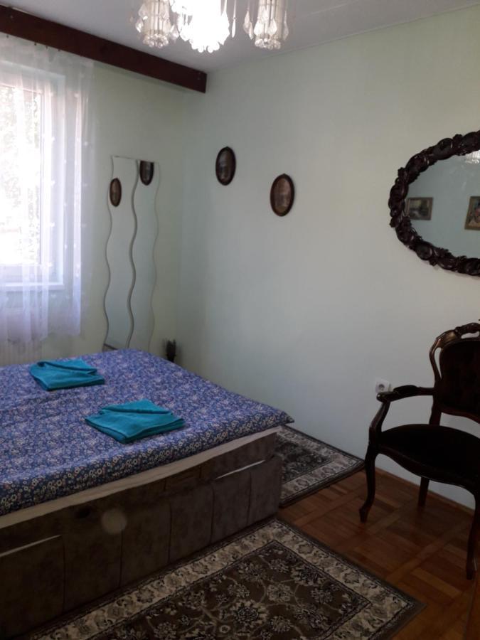 Cozy, Central 1-Bedroom Apartment In Timisoara, Romania Bagian luar foto