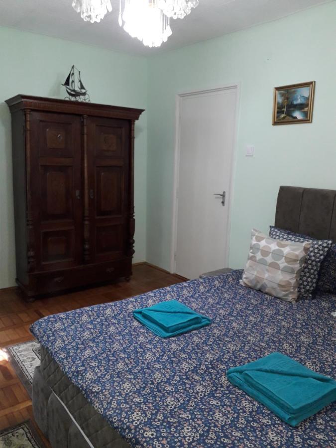 Cozy, Central 1-Bedroom Apartment In Timisoara, Romania Bagian luar foto